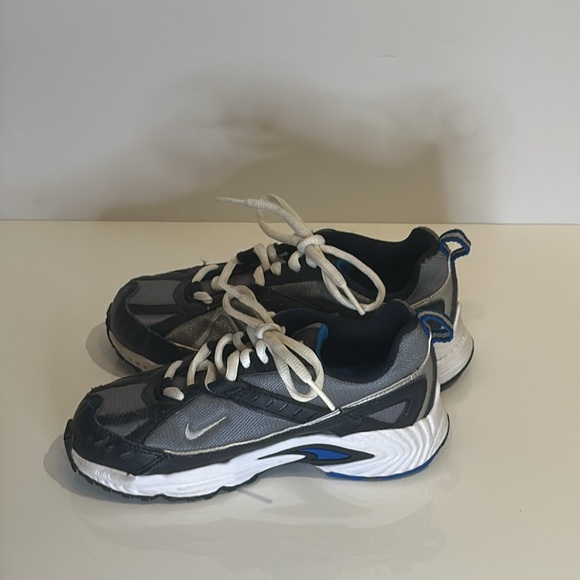 Nike Dart VI Juniors Gray/Black Running Shoes Size 13C - USED - Picture 4 of 7